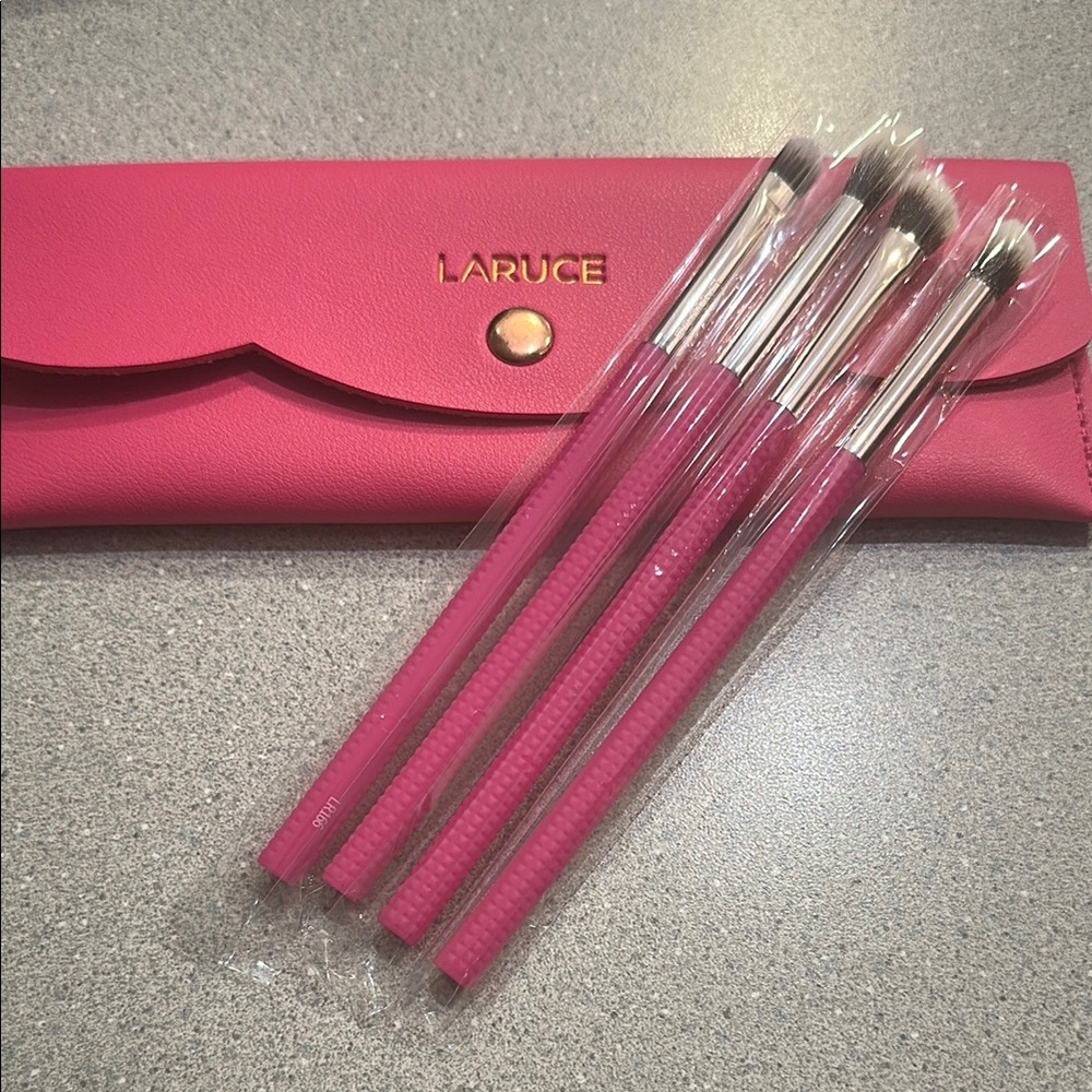 Laruce-Hot Pink- 4 Pc-Makeup Brush Set-Kayla
